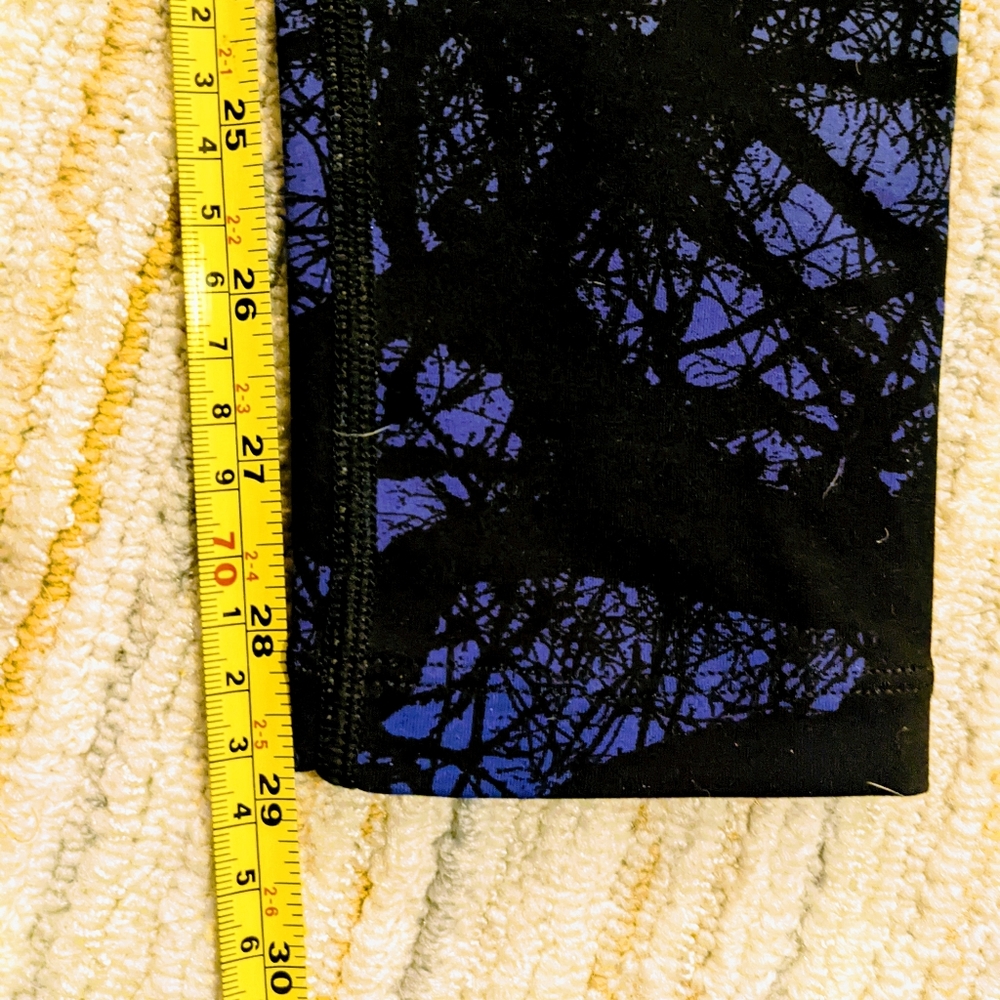 🌺SOLD🌺  Athletic, Nike Dri-fit  Running Tights - Size M -Tree Branch Pattern - Picture 6 of 7